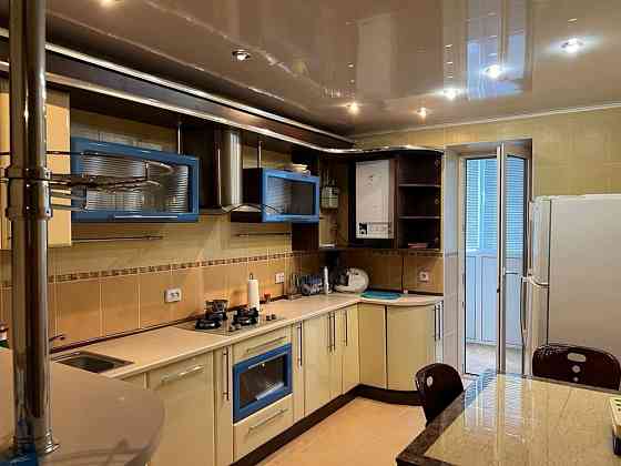 3-кімнатна квартира в новобудові з індивідуальним опалення біля центру Каменец-Подольский