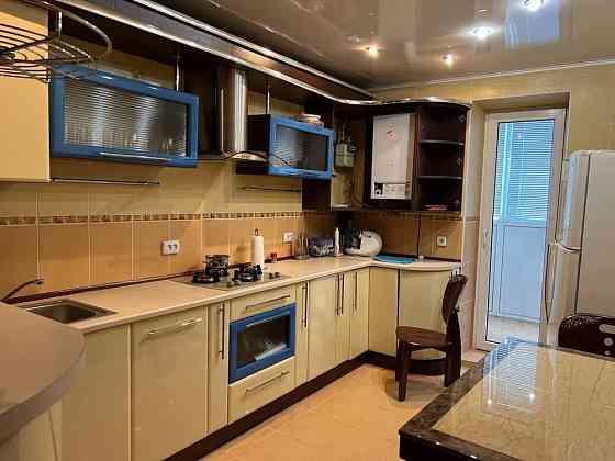 3-кімнатна квартира в новобудові з індивідуальним опалення біля центру Каменец-Подольский