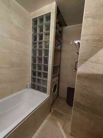 м.Дворец Спорта трехкомнатная евроремонт  (  79582) Харьков