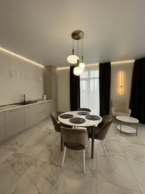 Оренда просторої квартири в ЖК Будапешт Ужгород - зображення 1