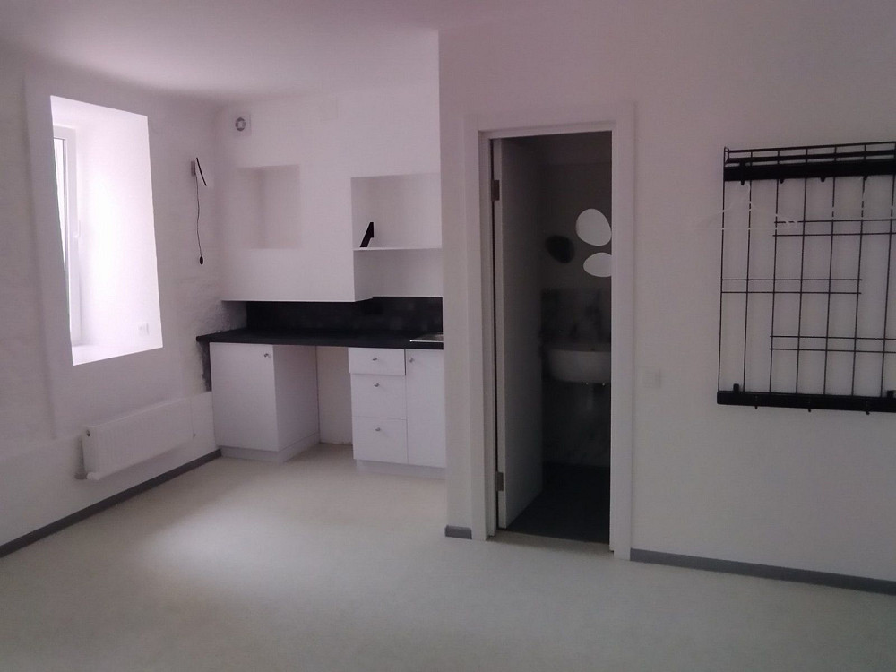 Студия центр,парк Шевченко евроремонт  цоколь  полупустая Одесса - изображение 1