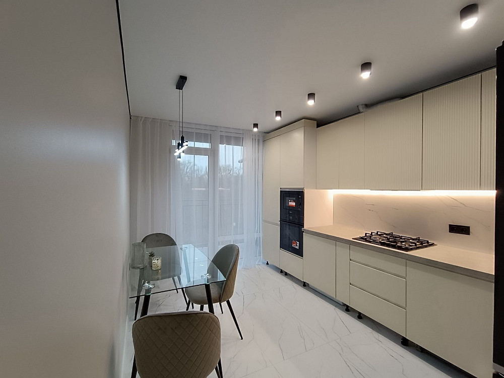 Стильна,простора 1но кімнатна квартира в обжитому будинку Івано-Франківськ - зображення 1