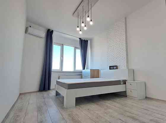 Оренда 3-х кімнатної квартири на вул. Р. Окіпної 10 без комісії Київ