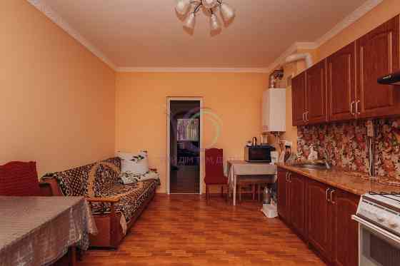 2-к. квартира з ремонтом та гардеробом за вул. Ярошинської Черновцы