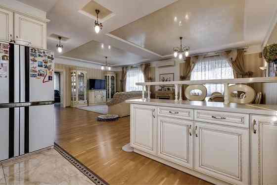 Продаж 2 рівневої кв. біля парку по вул Виговського. Львів