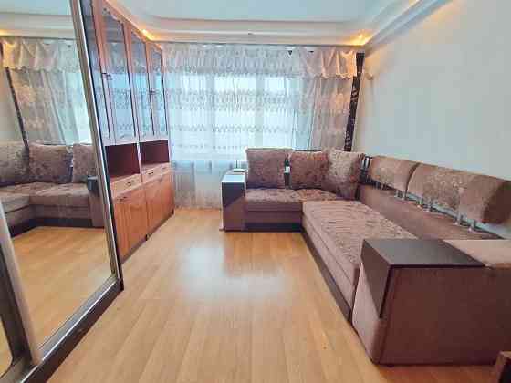 метро Лівобережна 15хв., 2 кім.роздільна, низький поверх, перша здача! Киев