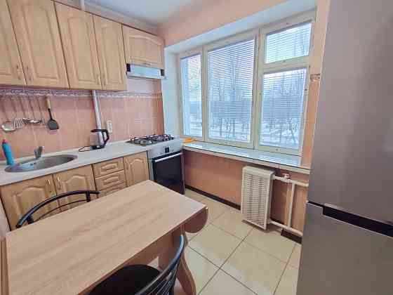 метро Лівобережна 15хв., 2 кім.роздільна, низький поверх, перша здача! Киев