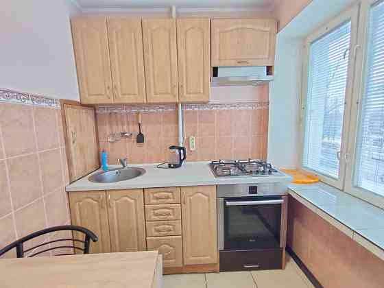 метро Лівобережна 15хв., 2 кім.роздільна, низький поверх, перша здача! Киев