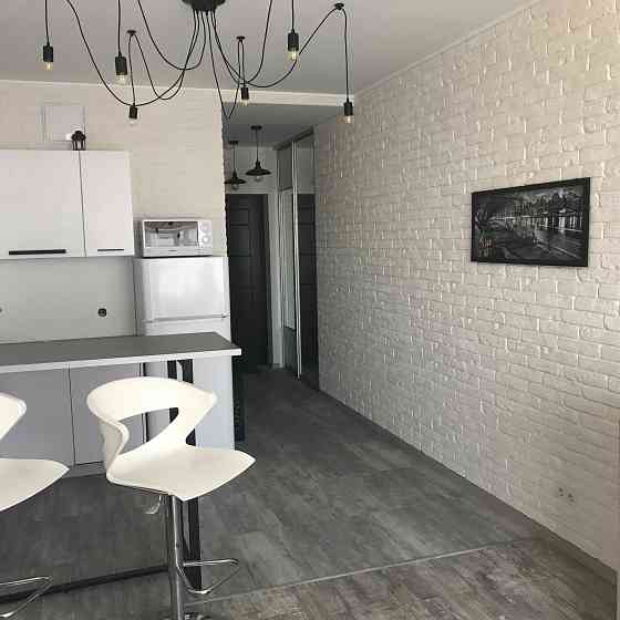 Сдается 1 комнатная квартира-студия в закрытом ЖК "Заречный" Київ