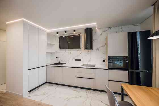 СВОЯ 2к.кв, ЖК Варшавський, ремонт+система розумний дім+світло на добу Київ