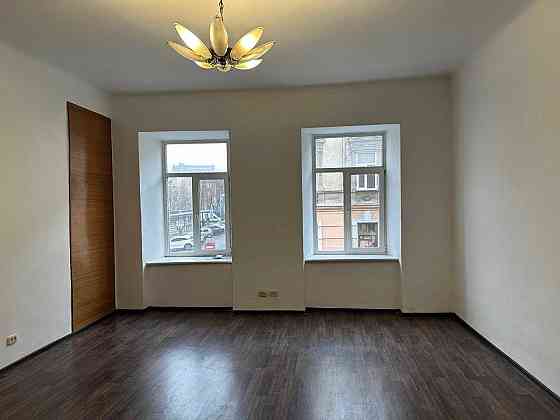 Продаж 1-кімнатної квартири біля ТЦ Магнус в центрі, вікна на фасад Львів