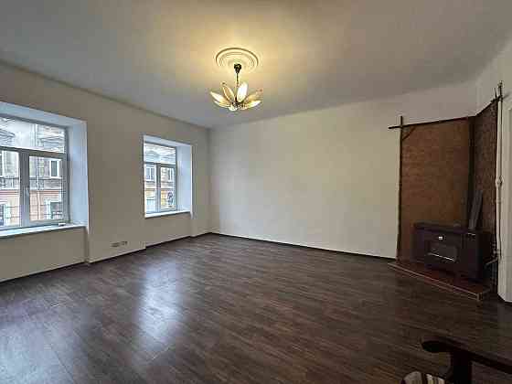 Продаж 1-кімнатної квартири біля ТЦ Магнус в центрі, вікна на фасад Львів