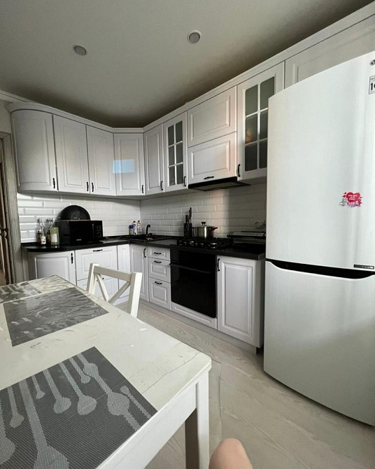 Затишна 2-кімнатна квартира біля метро Позняки Київ - зображення 1