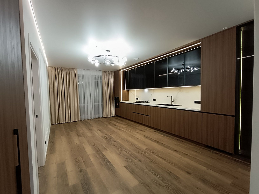 Стильна,простора 2х кімнатна квартира в центрі міста Івано-Франківськ - зображення 1