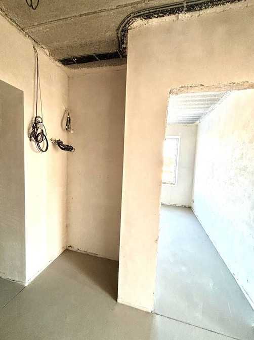 Квартира поряд зі школою, вже готова до ремонту! Буча Буча - зображення 2