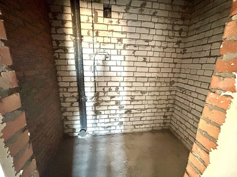 Квартира поряд зі школою, вже готова до ремонту! Буча Буча - зображення 8