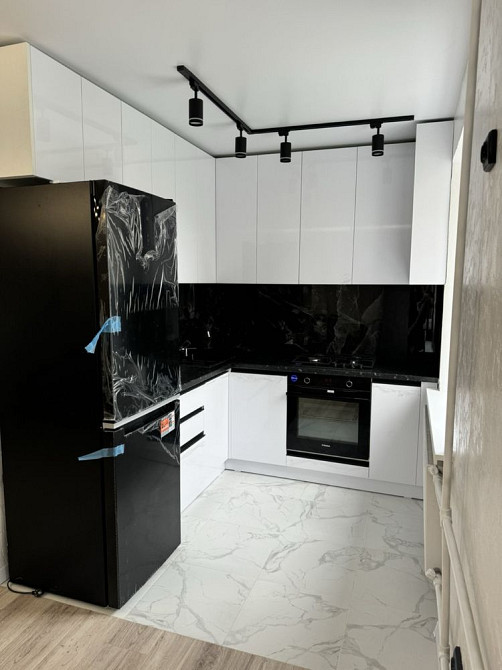 Продам 3-х кімнатну квартиру в центрі , з євроремонтом Коростень - зображення 1