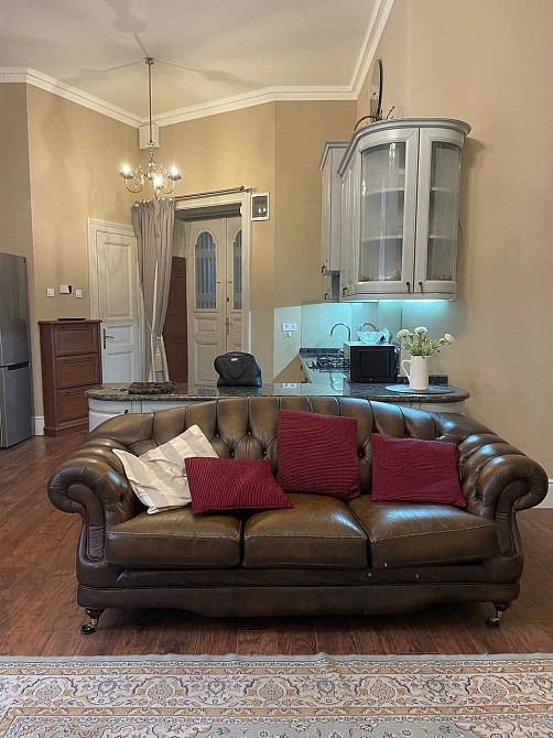 Унікальна квартира в центрі міста 2 спальні та кухня студія. Львів - зображення 1