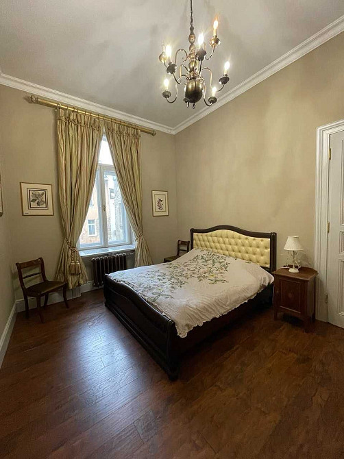 Унікальна квартира в центрі міста 2 спальні та кухня студія. Львів - зображення 3