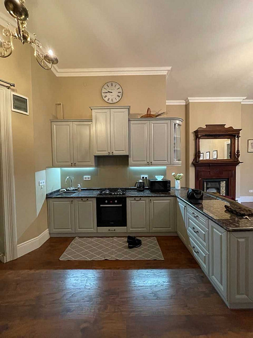 Унікальна квартира в центрі міста 2 спальні та кухня студія. Львів - зображення 2