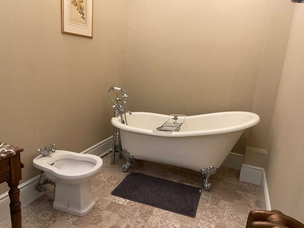 Унікальна квартира в центрі міста 2 спальні та кухня студія. Львів - зображення 4