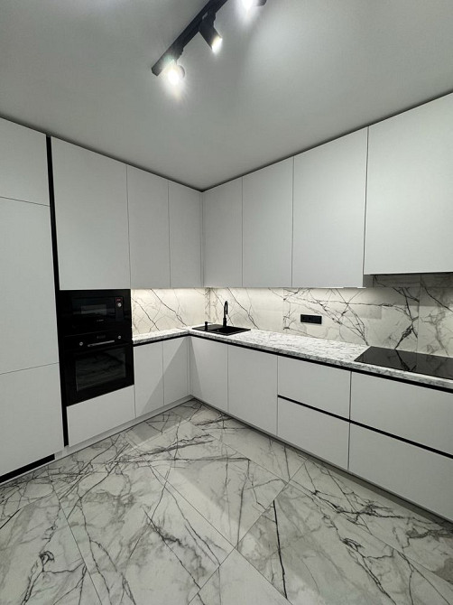 Manhattan City, Цирк, Політехнічна, Центр Киев - изображение 4