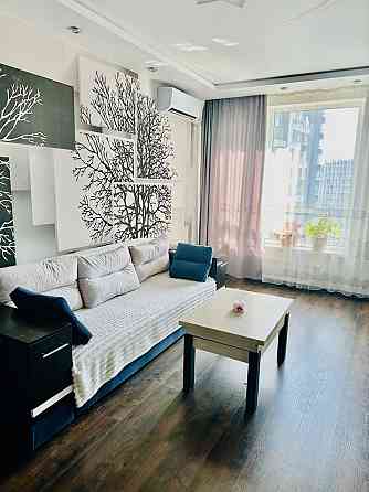 Продаж 2 х кімн. квартири метро Славутич. Київ