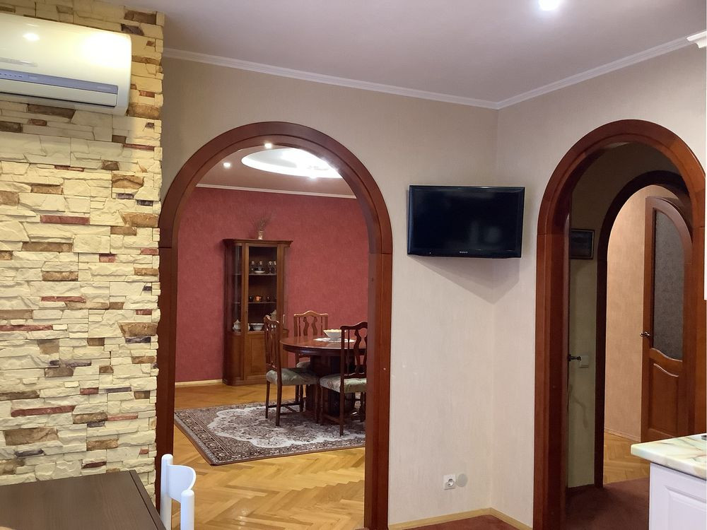 Оренда комфортноі квартири в Центрі, вул. Кониського (Тургенівська) Київ - зображення 4