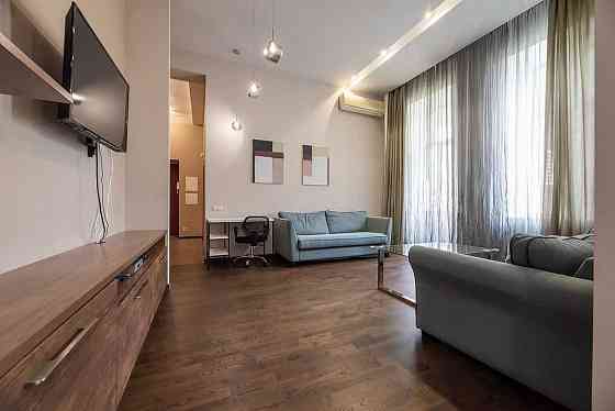 2-к. возле метро Крещатик, ул. Городецкого 11. Без комиссии! Київ