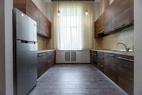 2-к. возле метро Крещатик, ул. Городецкого 11. Без комиссии! Київ