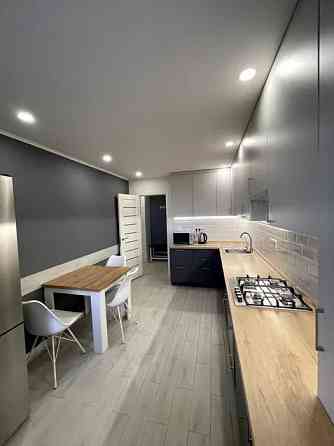 3-кімнатна квартира, бул. Зоряний біля ТЦ Дафі Днепр