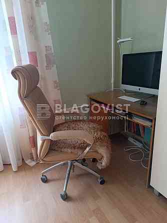 Сдам 2 к роздільна. м Печерська  -2 хв . Лесі Українки. Алмазова Київ