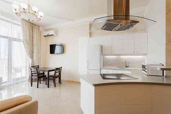 Сдаю помесячно квартиру в Аркадийском Дворце в Одессе возле моря. Одеса