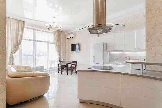 Сдаю помесячно квартиру в Аркадийском Дворце в Одессе возле моря. Одеса