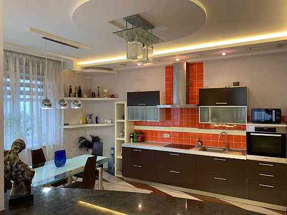 Продаж трикімнатної квартири за адресом: Урлівська 4а. Київ