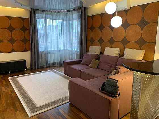 Продаж трикімнатної квартири за адресом: Урлівська 4а. Київ