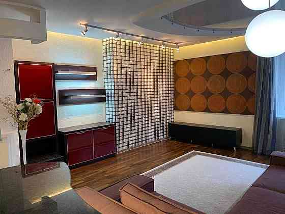 Продаж трикімнатної квартири за адресом: Урлівська 4а. Київ