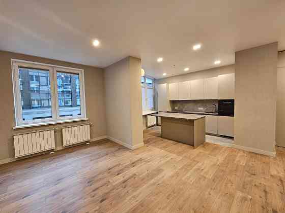 Продам 4-к квартиру з новим ремонтом на ДмитріЇвськой 82 Київ