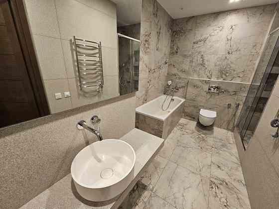 Продам 4-к квартиру з новим ремонтом на ДмитріЇвськой 82 Київ