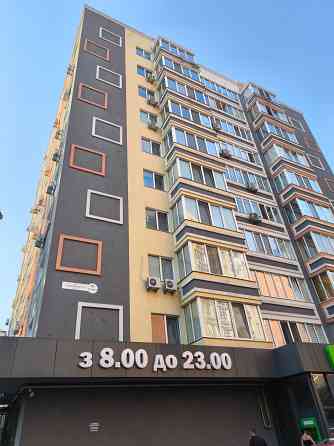 Вид на парк Мама. Простора кухня з диваном. Газ. Ирпень