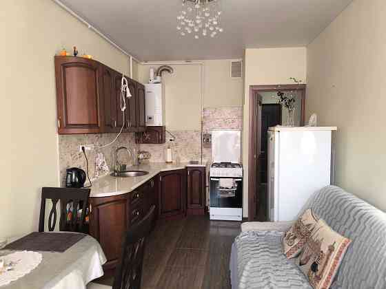 Вид на парк Мама. Простора кухня з диваном. Газ. Ирпень