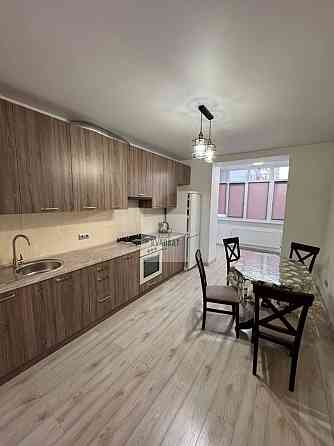 Перше заселення.Здам простору 2-кімнатну квартиру у центрі Каменец-Подольский