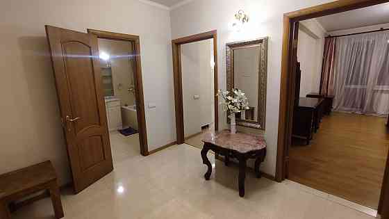 метро Печерск 100 метров 1-ком квартира с мебелью и техникой 58м2 Киев