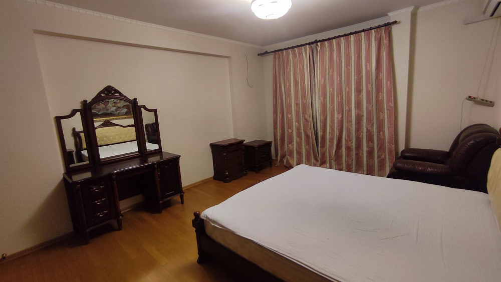 метро Печерск 100 метров 1-ком квартира с мебелью и техникой 58м2 Киев - изображение 1