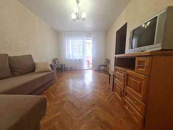 Вул. Бикова, б.12   біля Спорт Лайфу , ринок! Вільна Киев