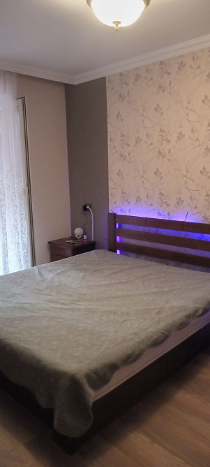 Простора (3) трьох кімнатна квартира з комунальними! Проліски - зображення 1