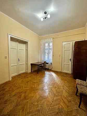 Продається 2-к квартира на площі Філармонії Чернівці