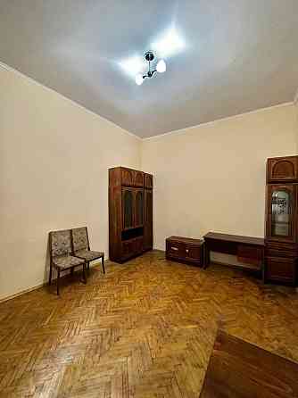 Продається 2-к квартира на площі Філармонії Чернівці