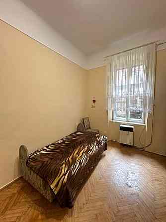 Продається 2-к квартира на площі Філармонії Чернівці