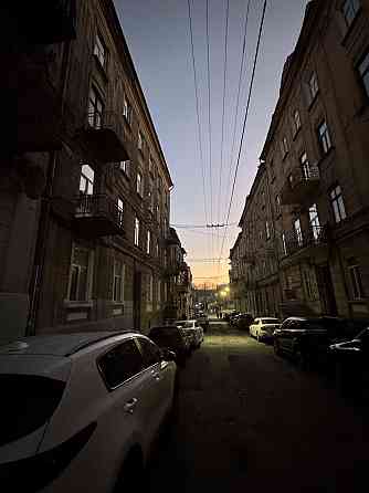 Продаж 3 кімнатної квартири центр вул. Першотравнева Чернівці